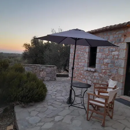 The Two Carob Trees, Traditional Stonehouse, Nikandri, Pirgos Diros Apartment