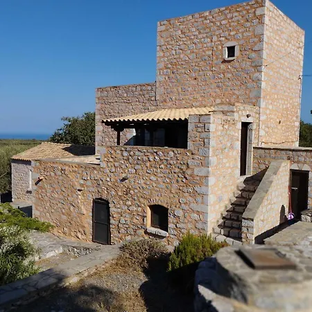 The Two Carob Trees, Traditional Stonehouse, Nikandri, Pirgos Diros Appartement *