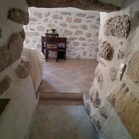 The Two Carob Trees, Traditional Stonehouse, Nikandri, Pirgos Diros Apartment