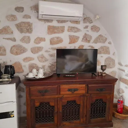 The Two Carob Trees, Traditional Stonehouse, Nikandri, Pirgos Diros Apartment Lefkias