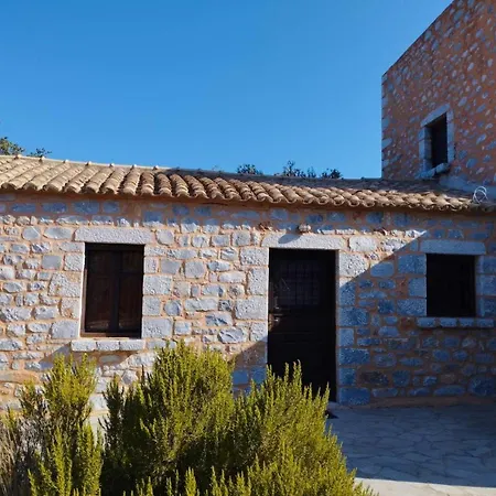 公寓 The Two Carob Trees, Traditional Stonehouse, Nikandri, Pirgos Diros *