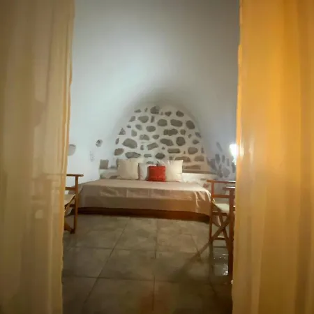 The Two Carob Trees, Traditional Stonehouse, Nikandri, Pirgos Diros Apartment Lefkias