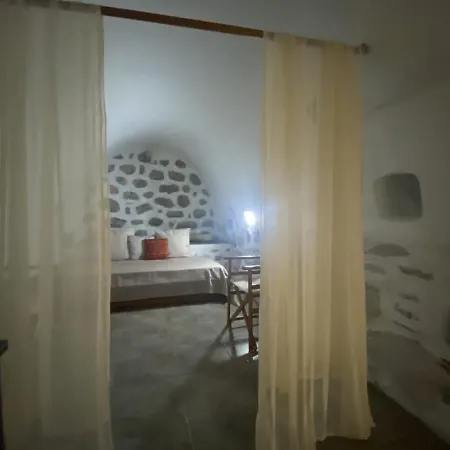 Apartment The Two Carob Trees, Traditional Stonehouse, Nikandri, Pirgos Diros *