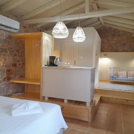The Two Carob Trees, Traditional Stonehouse, Nikandri, Pirgos Diros Apartment Lefkias