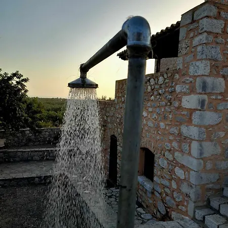 公寓 The Two Carob Trees, Traditional Stonehouse, Nikandri, Pirgos Diros Lefkias