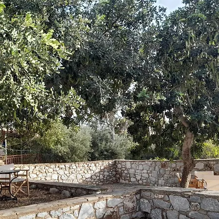 The Two Carob Trees, Traditional Stonehouse, Nikandri, Pirgos Diros Apartment