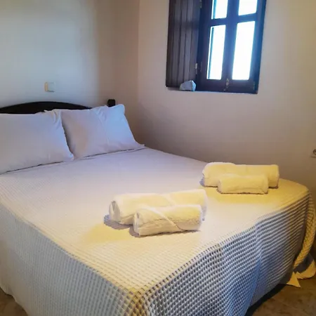 Apartment The Two Carob Trees, Traditional Stonehouse, Nikandri, Pirgos Diros