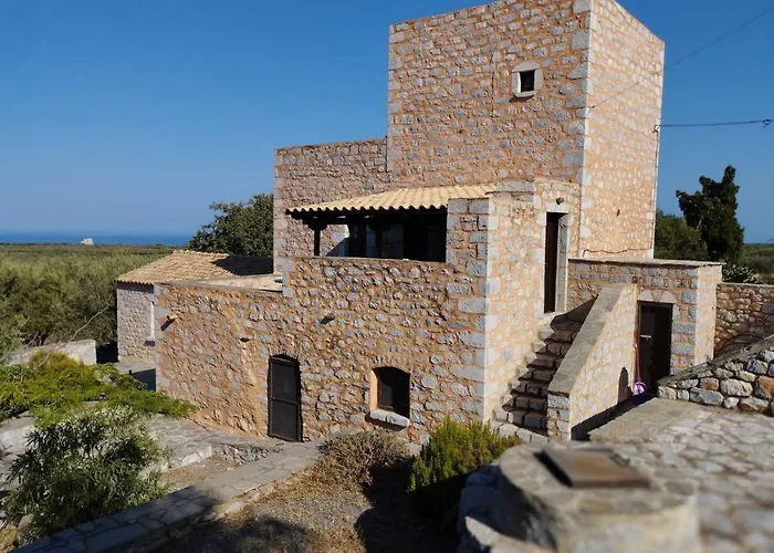 The Two Carob Trees, Traditional Stonehouse, Nikandri, Pirgos Diros Apartment *