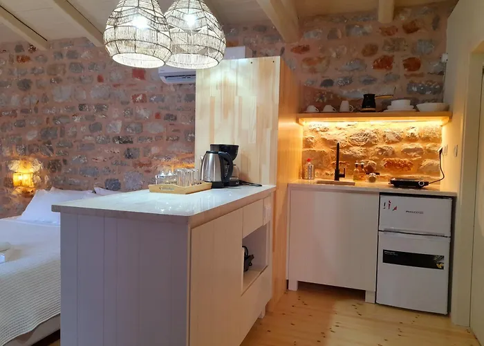 Apartment The Two Carob Trees, Traditional Stonehouse, Nikandri, Pirgos Diros Lefkias