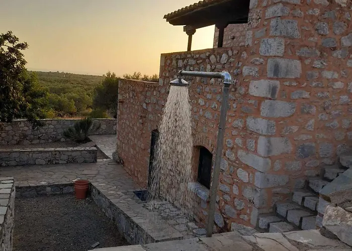 Apartment The Two Carob Trees, Traditional Stonehouse, Nikandri, Pirgos Diros