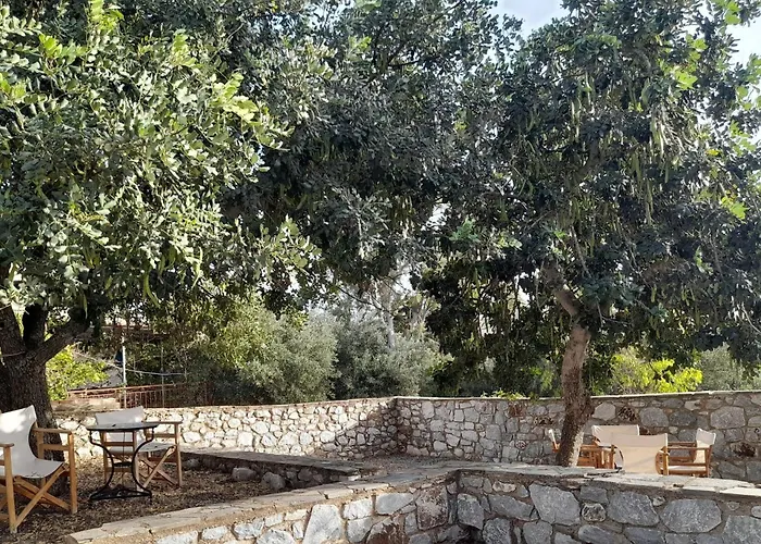 The Two Carob Trees, Traditional Stonehouse, Nikandri, Pirgos Diros Apartment
