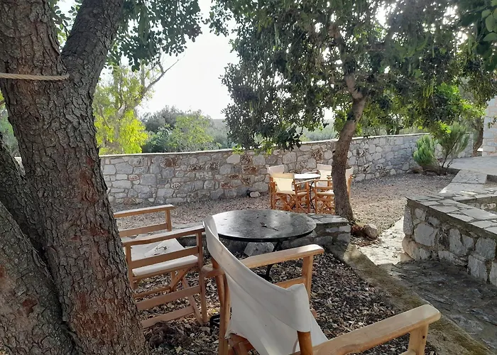 Apartment The Two Carob Trees, Traditional Stonehouse, Nikandri, Pirgos Diros Lefkias
